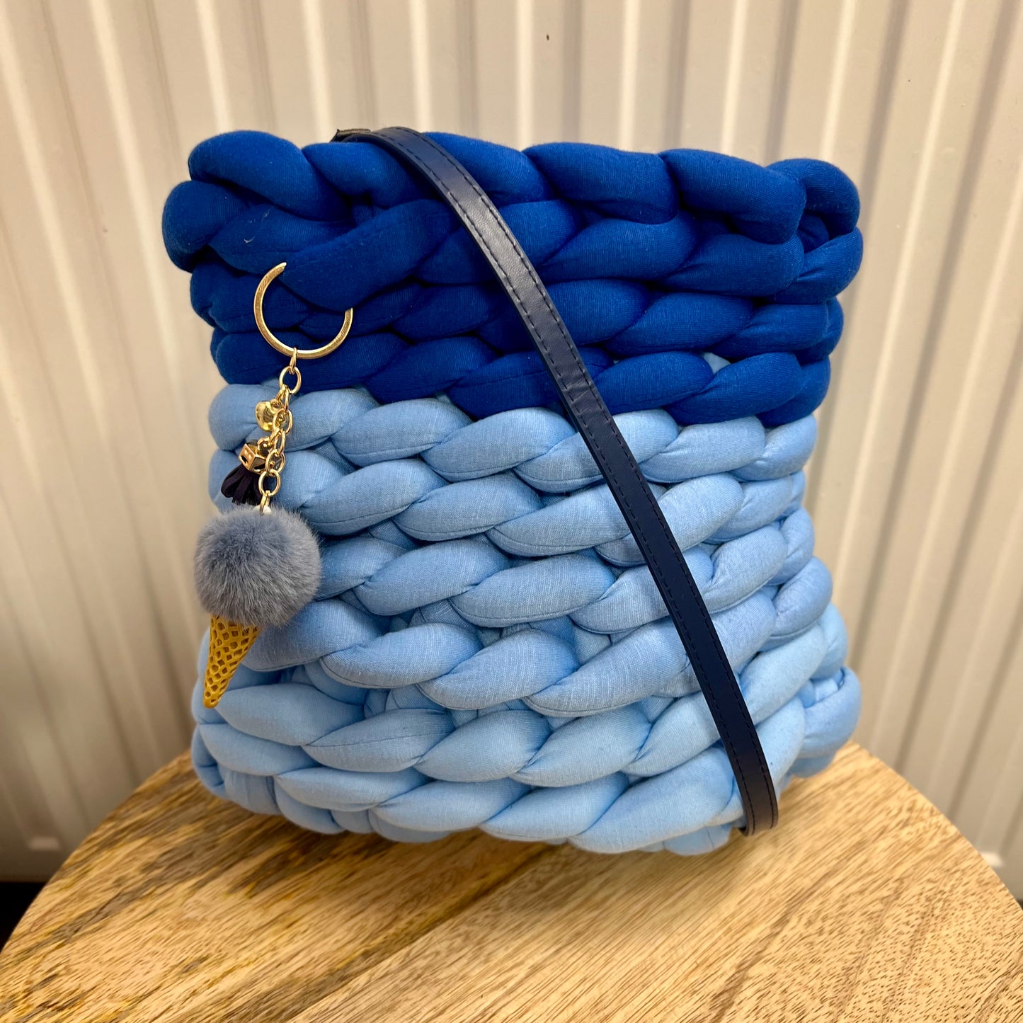 Grobstricktasche blau